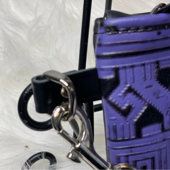 Cowhide Wristlet purple and black Aztec pattern with zipper and detachable strap - Picture 14 of 14